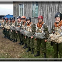 На аэродроме Иркутского УАЦ ДОСААФ России продолжилось десантирование кадет